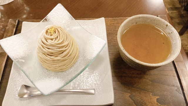 モンブランとほうじ茶
