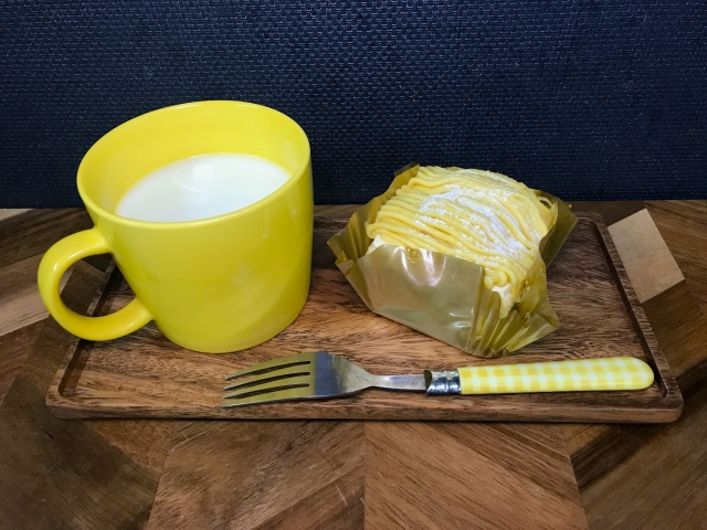 モンブランとホットミルク