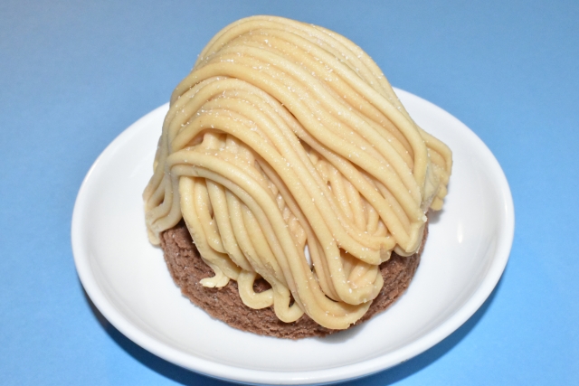 土台がクッキーのモンブランケーキ