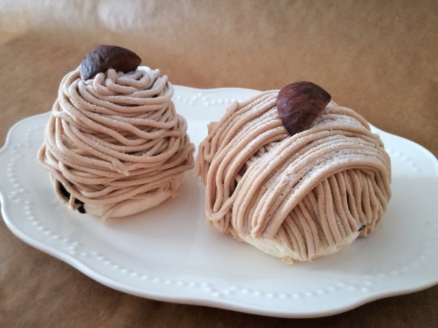 土台がメレンゲのモンブランケーキ