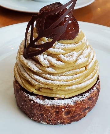 しっかりとした土台のモンブランケーキ