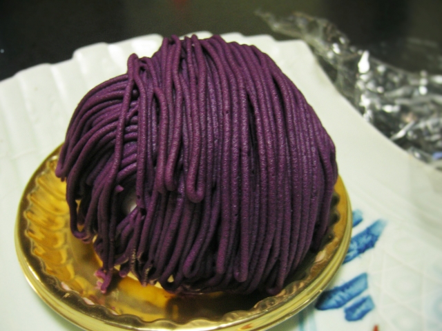 カラフルな紅芋のモンブラン